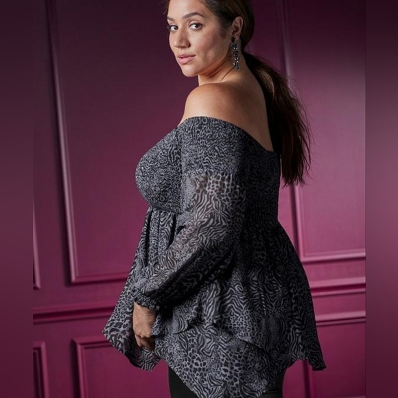 Torrid blouse tunic grey animal print chiffon off shoulder top smocked chest 3X - Picture 6 of 14